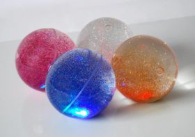sensory-flashing-balls-balle-lumineuse-paillete-jeu-exercice-commotion-ludesign-92096-2
