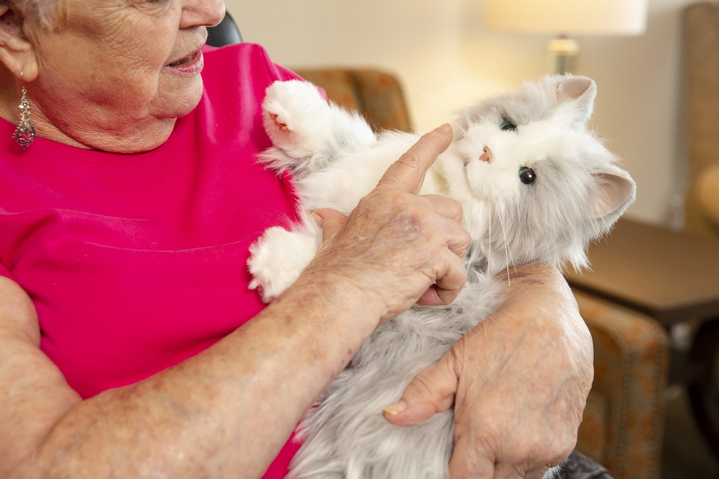 Chat robot pour personnes âgées Alzheimer - Peluche intéractive  thérapeutique